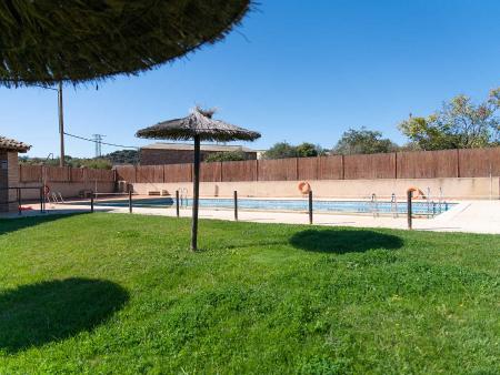 Imagen Azlor mejora las instalaciones de la piscina municipal